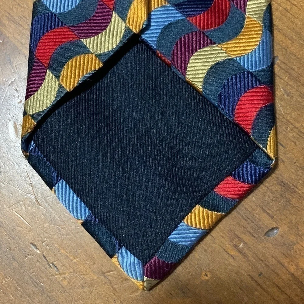 Vintage Neiman Marcus navy, red, gold and blue 100% seta silk necktie - Picture 4 of 10